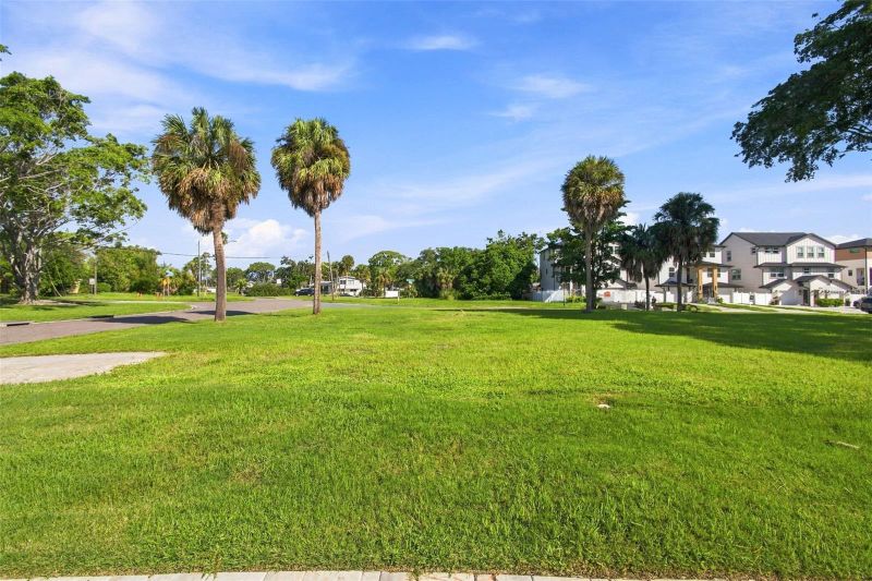 4647 Venetian Blvd NE, St Petersburg, FL 33703