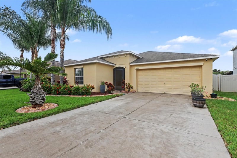 223 Cascade Bend Dr, Ruskin, FL 33570