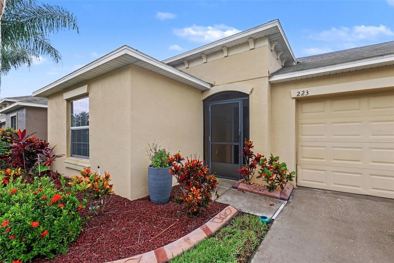 223 Cascade Bend Dr, Ruskin, FL 33570