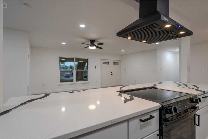 611 Rooks Rd, Seffner, FL 33584