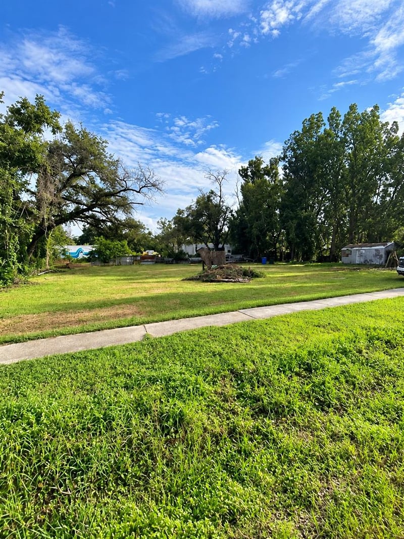 8515 Nundy Ave, Gibsonton, FL 33534