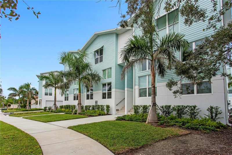 3826 Pompano Dr SE, St Petersburg, FL 33705