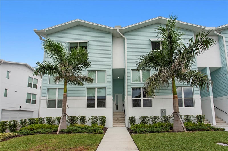 3826 Pompano Dr SE, St Petersburg, FL 33705