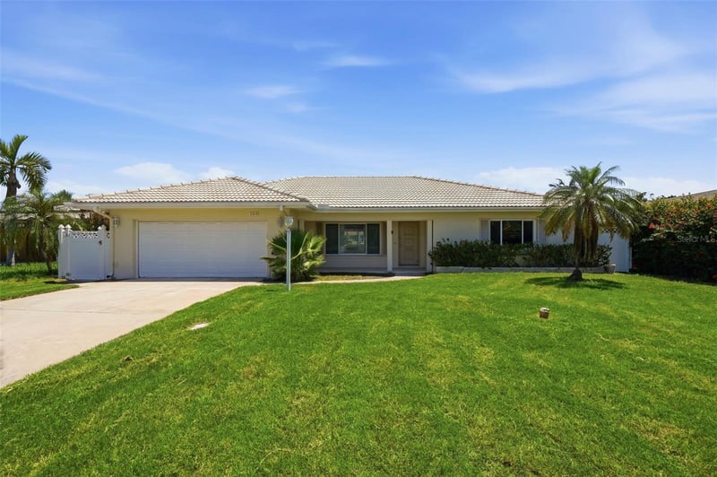 12525 4th St E, Treasure Island, FL 33706