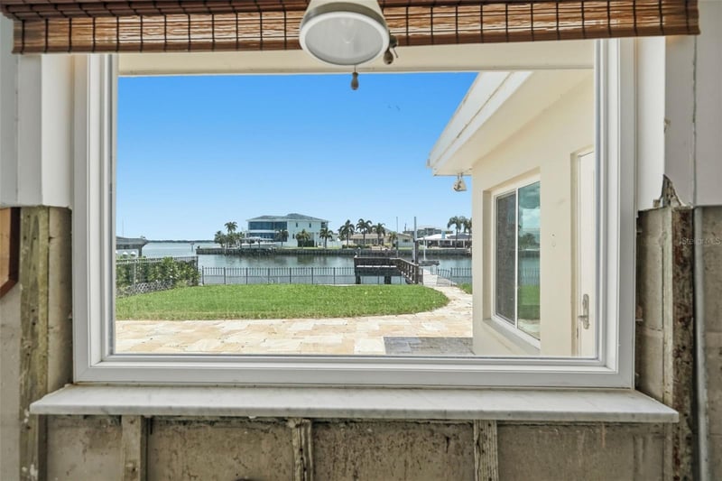 12525 4th St E, Treasure Island, FL 33706