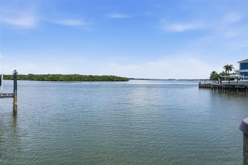 12525 4th St E, Treasure Island, FL 33706