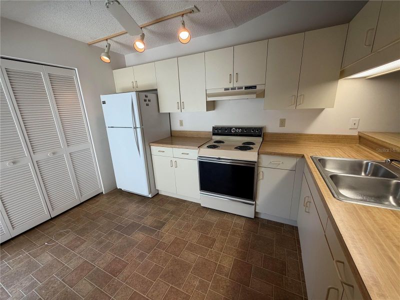 2904 Oak Ln, Bradenton, FL 34209
