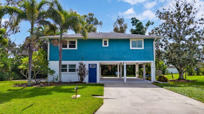 727 47th St W, Palmetto, FL 34221