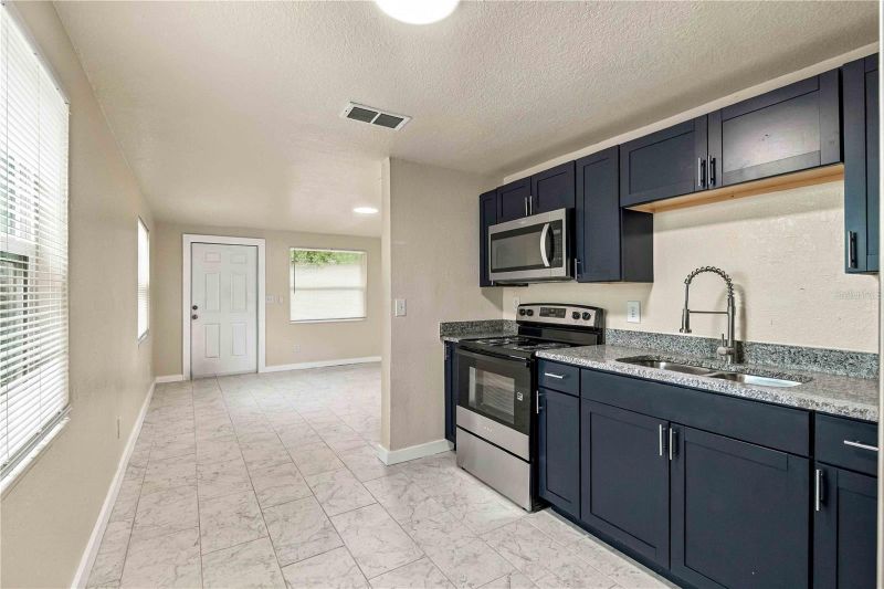 4212 9th St E, Bradenton, FL 34208