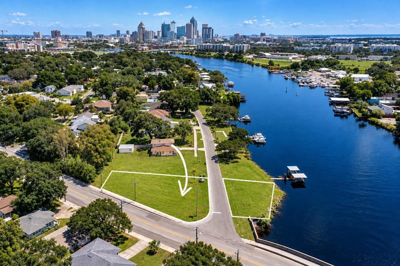 25191 Riverside Dr, Tampa, FL 33602