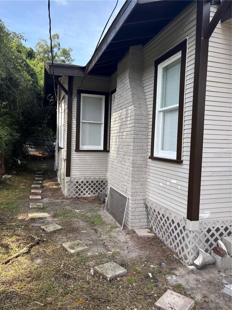 8216 N 14th St, Tampa, FL 33604