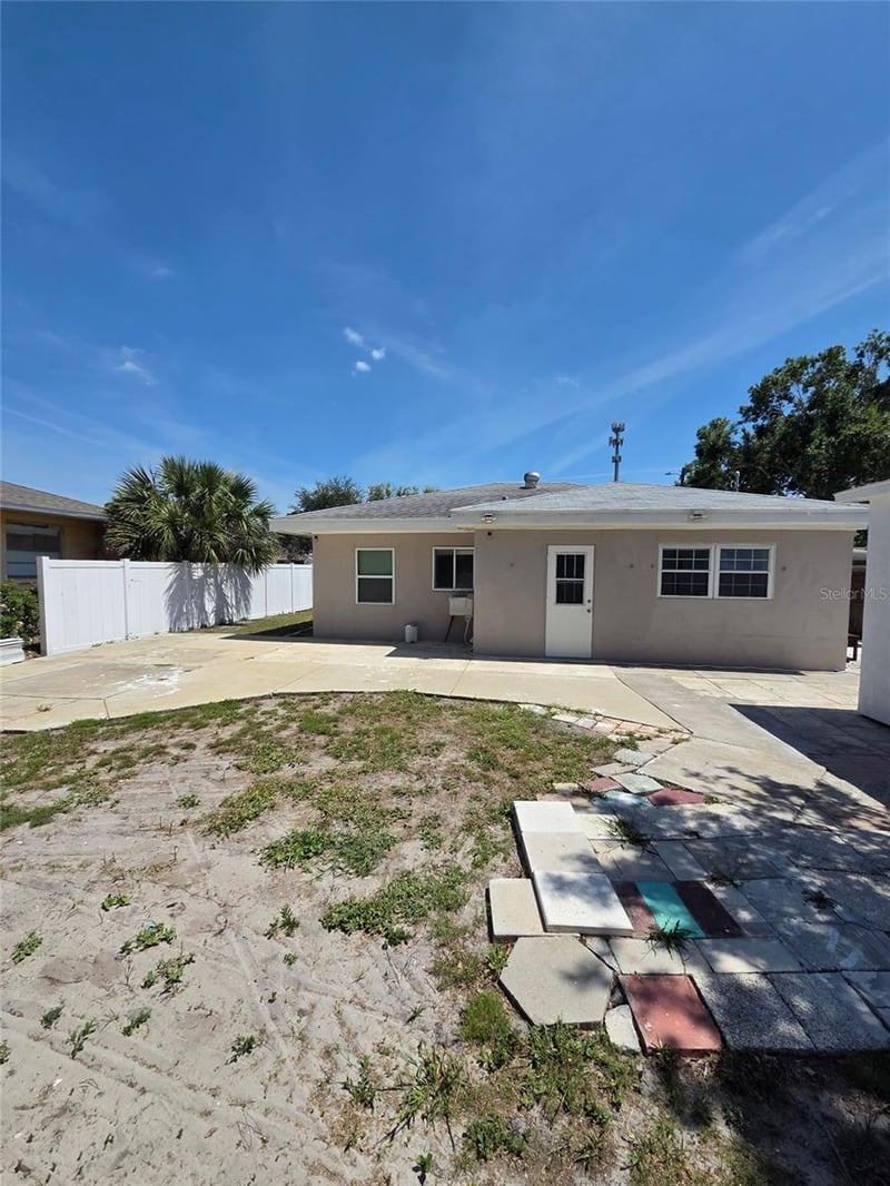 8205 48th Ave N, St Petersburg, FL 33709
