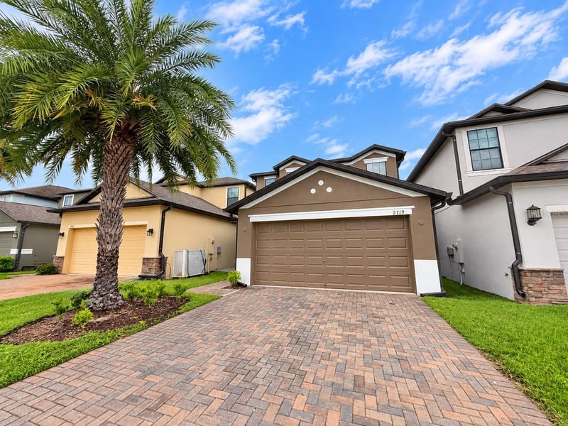 2719 Garden Falls Dr, Brandon, FL 33511