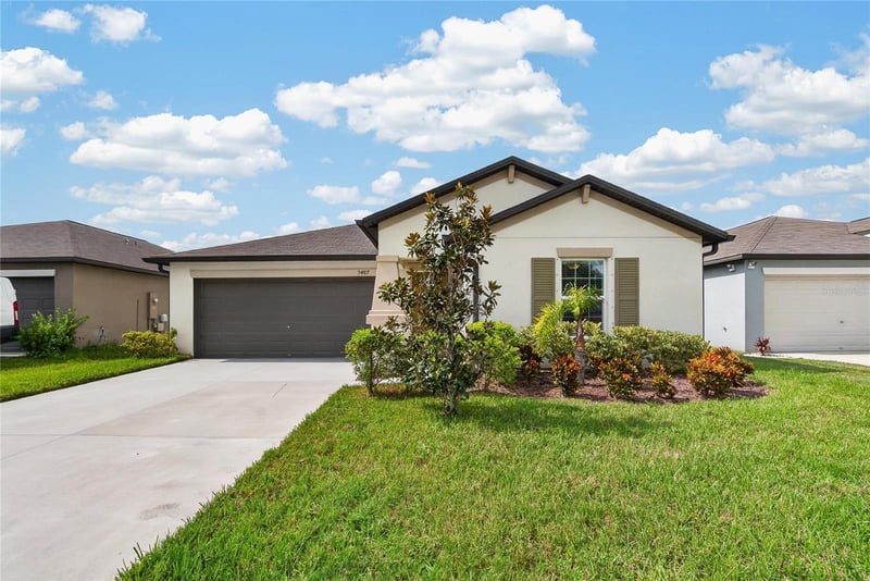 5487 Blue Azure Dr, Wimauma, FL 33598