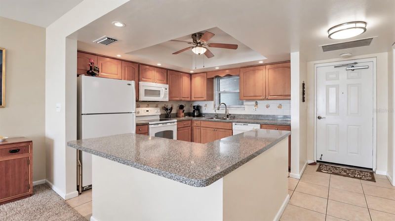5200 Brittany Dr S #606, St Petersburg, FL 33715