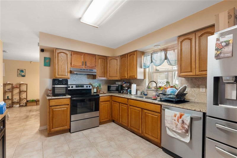 7735 Hawthorn Dr, Port Richey, FL 34668