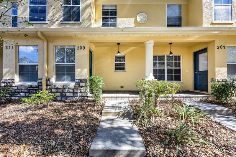 209 Draw Bridge Ln, Valrico, FL 33594