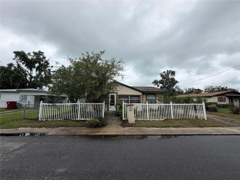1104 E Warren St, Plant City, FL 33563