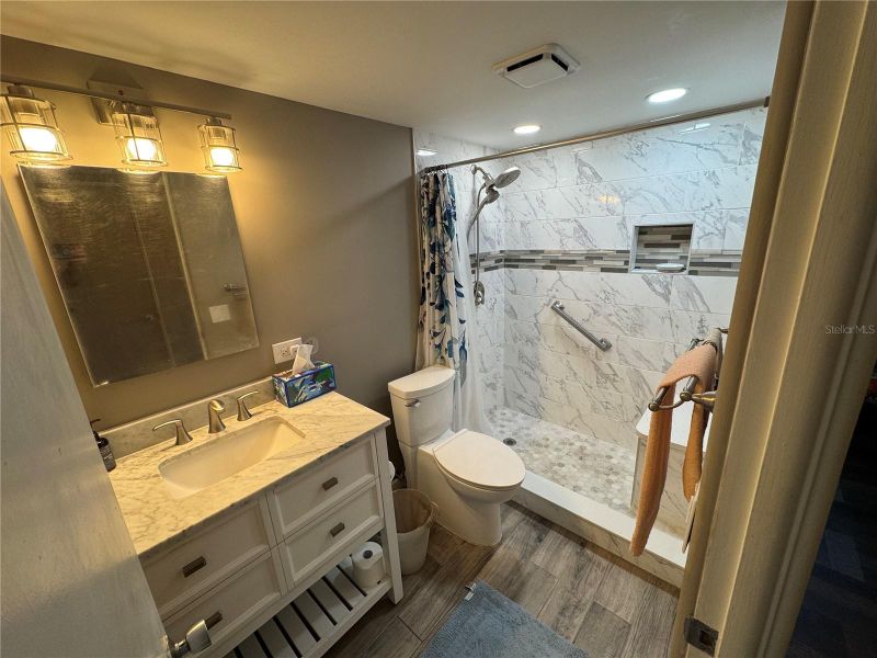 2020 World Parkway Blvd #8, Clearwater, FL 33763