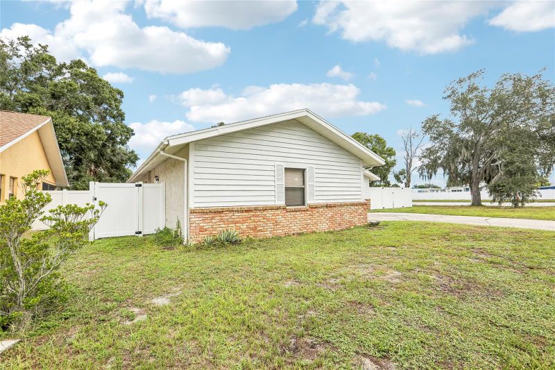 700 13th Ct SW, Largo, FL 33770