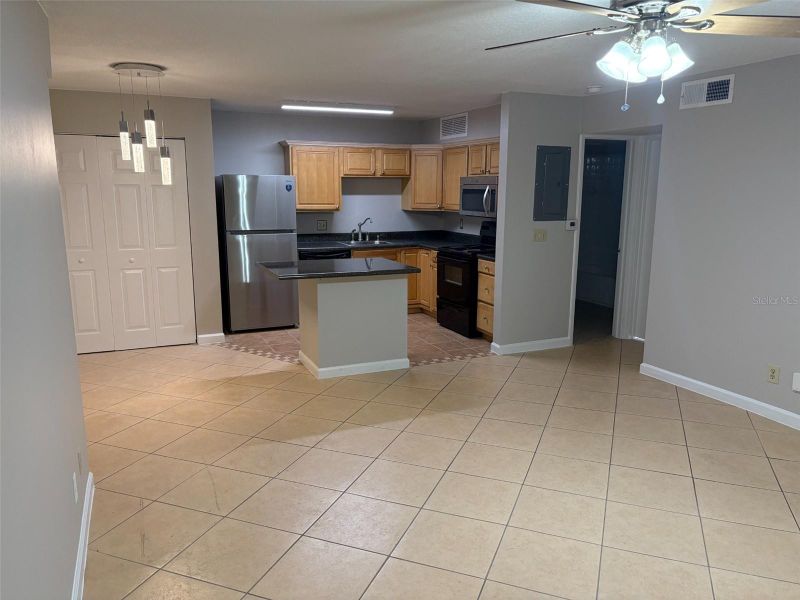 360 Lakepointe Dr #202, Altamonte Springs, FL 32701