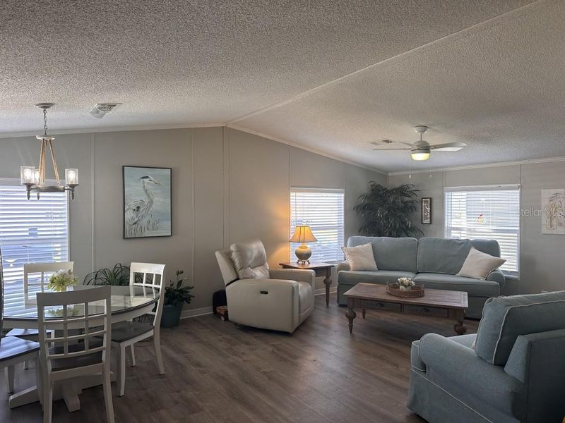 122 W Saint Annes Cir, Apollo Beach, FL 33572