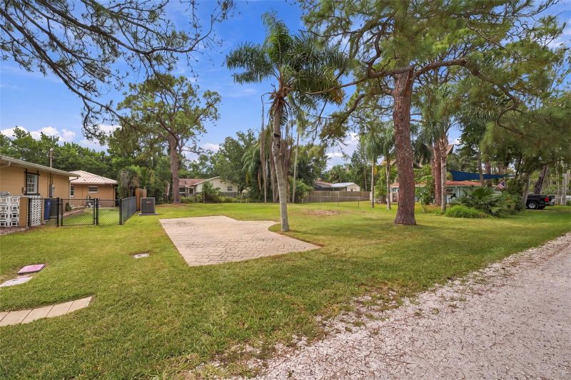 511 Tennessee Ave, Crystal Beach, FL 34681