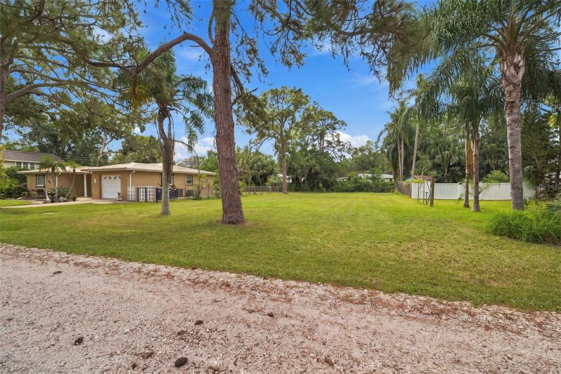 511 Tennessee Ave, Crystal Beach, FL 34681