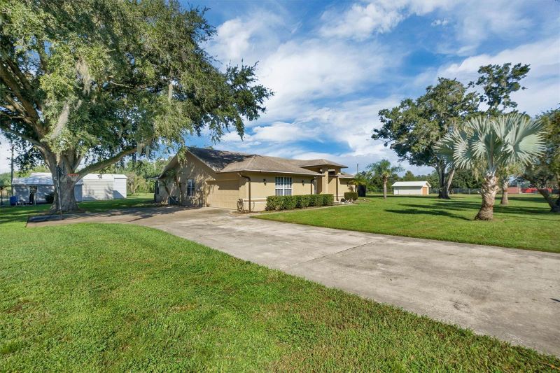 302 N Webb Rd, Plant City, FL 33566