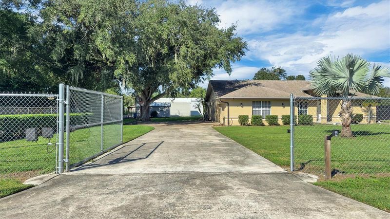 302 N Webb Rd, Plant City, FL 33566
