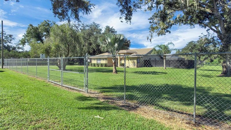 302 N Webb Rd, Plant City, FL 33566