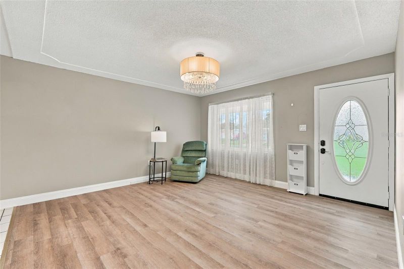 9727 Groveland St, Seminole, FL 33772