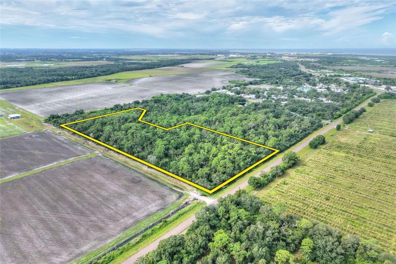 Valroy Rd, Ruskin, FL 33570