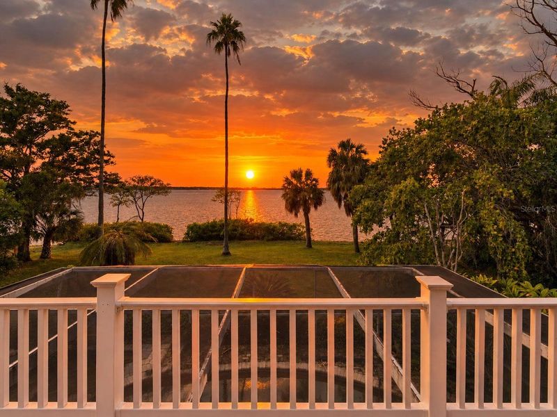 600 Shore Dr E, Oldsmar, FL 34677