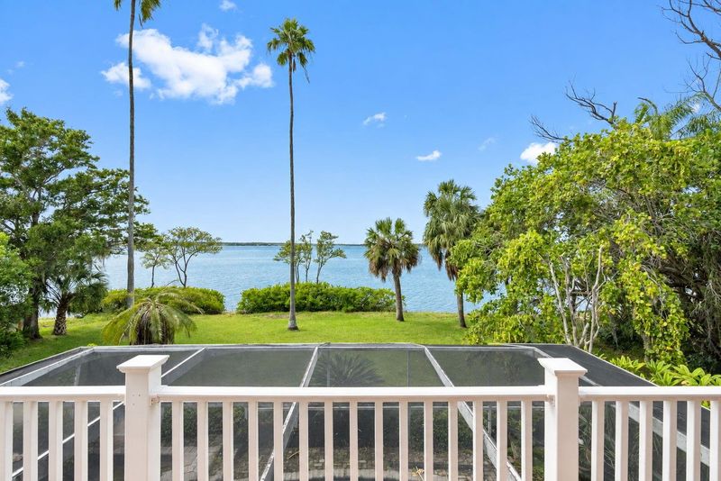 600 Shore Dr E, Oldsmar, FL 34677