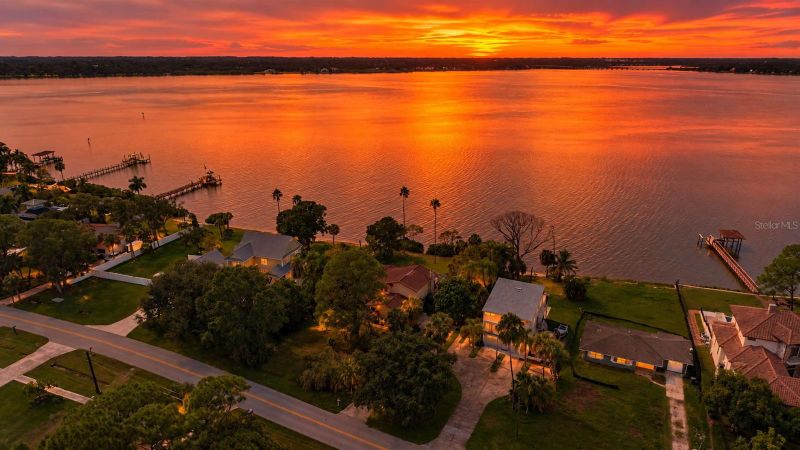 600 Shore Dr E, Oldsmar, FL 34677