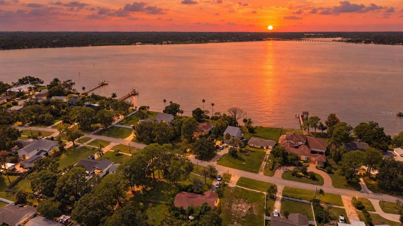 600 Shore Dr E, Oldsmar, FL 34677