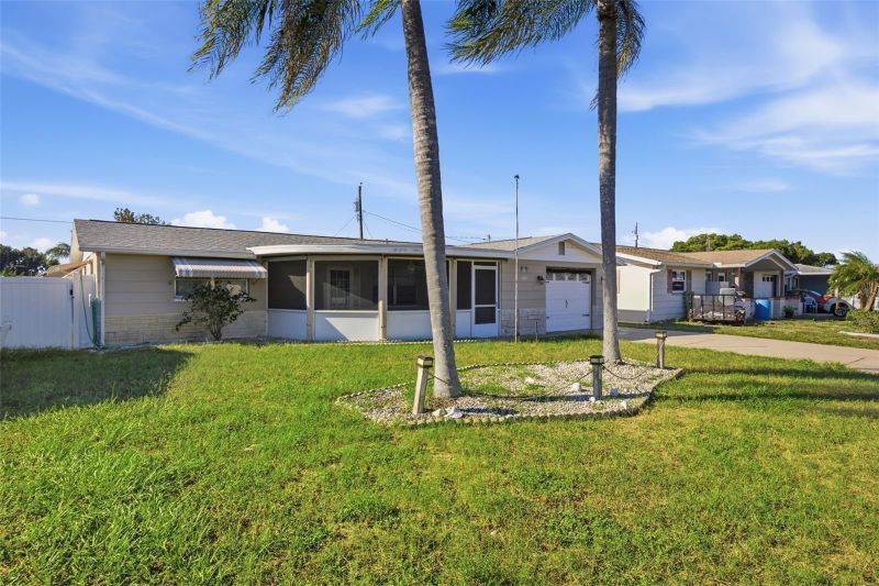 4030 Cluster Dr, Holiday, FL 34691