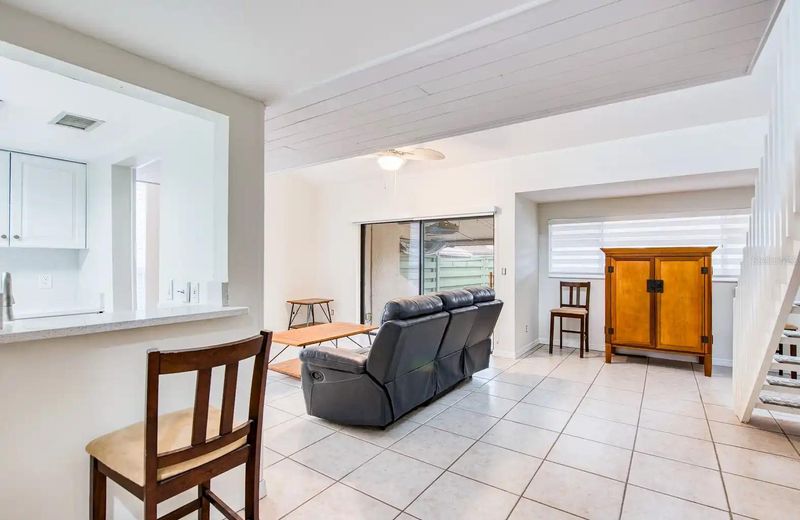 6313 Pelican Creek CROSSING #-, St Petersburg, FL 33707