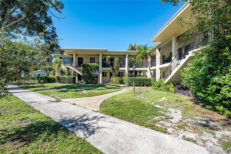 935 34th Ave N, St Petersburg, FL 33704