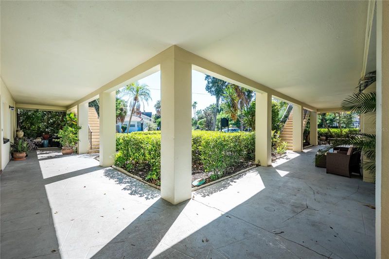 935 34th Ave N, St Petersburg, FL 33704