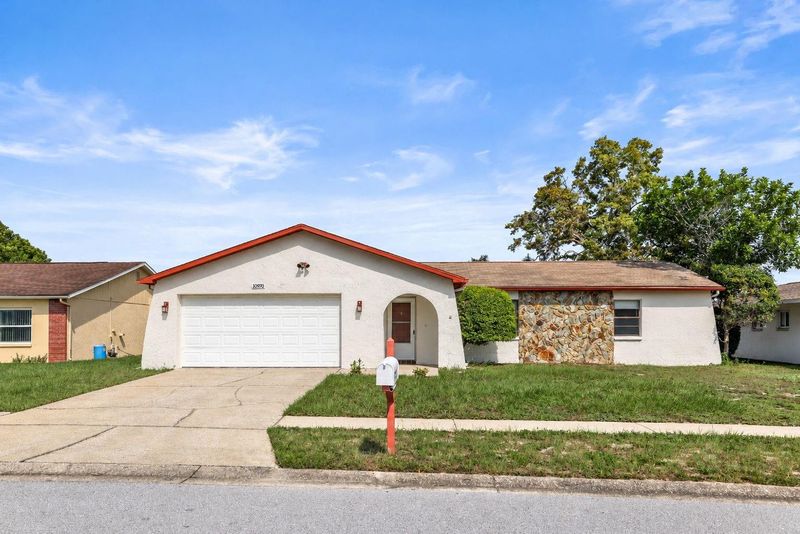 10970 Peppertree Ln, Port Richey, FL 34668