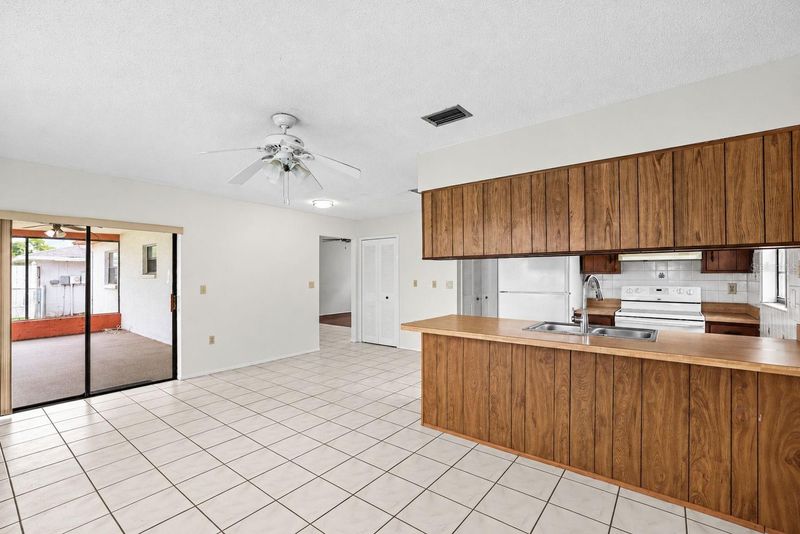 10970 Peppertree Ln, Port Richey, FL 34668