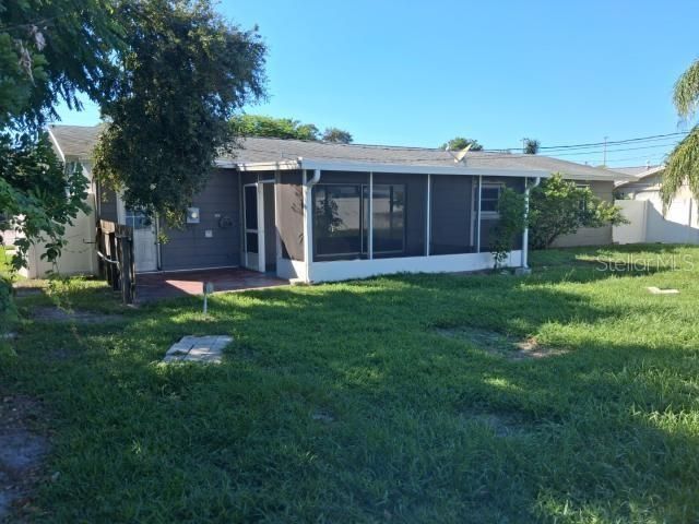 8825 113th St, Seminole, FL 33772