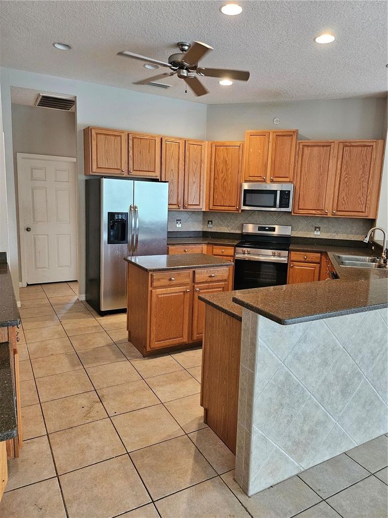 12263 Creek Edge Dr, Riverview, FL 33579