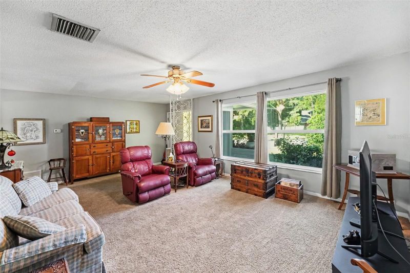 8727 143rd St, Seminole, FL 33776