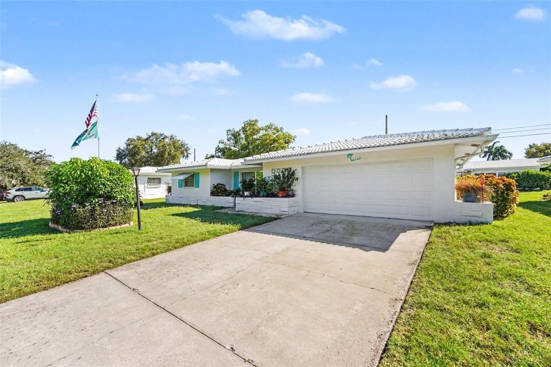 8727 143rd St, Seminole, FL 33776