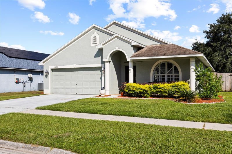 1401 Lake Shore Ranch Dr, Seffner, FL 33584