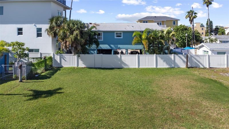 18018 4th St E, Redington Shores, FL 33708