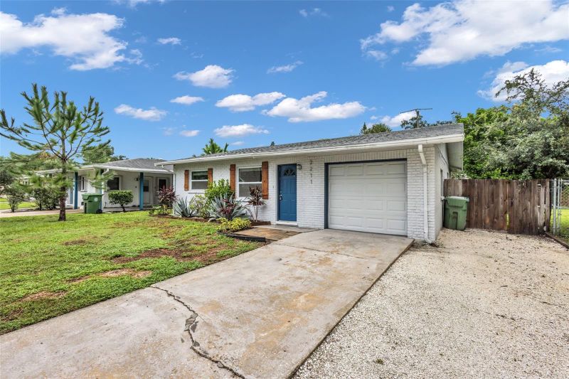 2211 21st St W, Bradenton, FL 34205